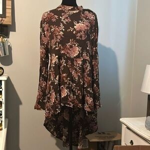 Versona long sleeve Small drop tail shirt  A